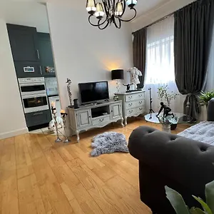 Apartment Lovely In