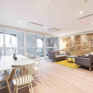 temple-bar-crown-square-apartments.dublin-hotelsweb.com/